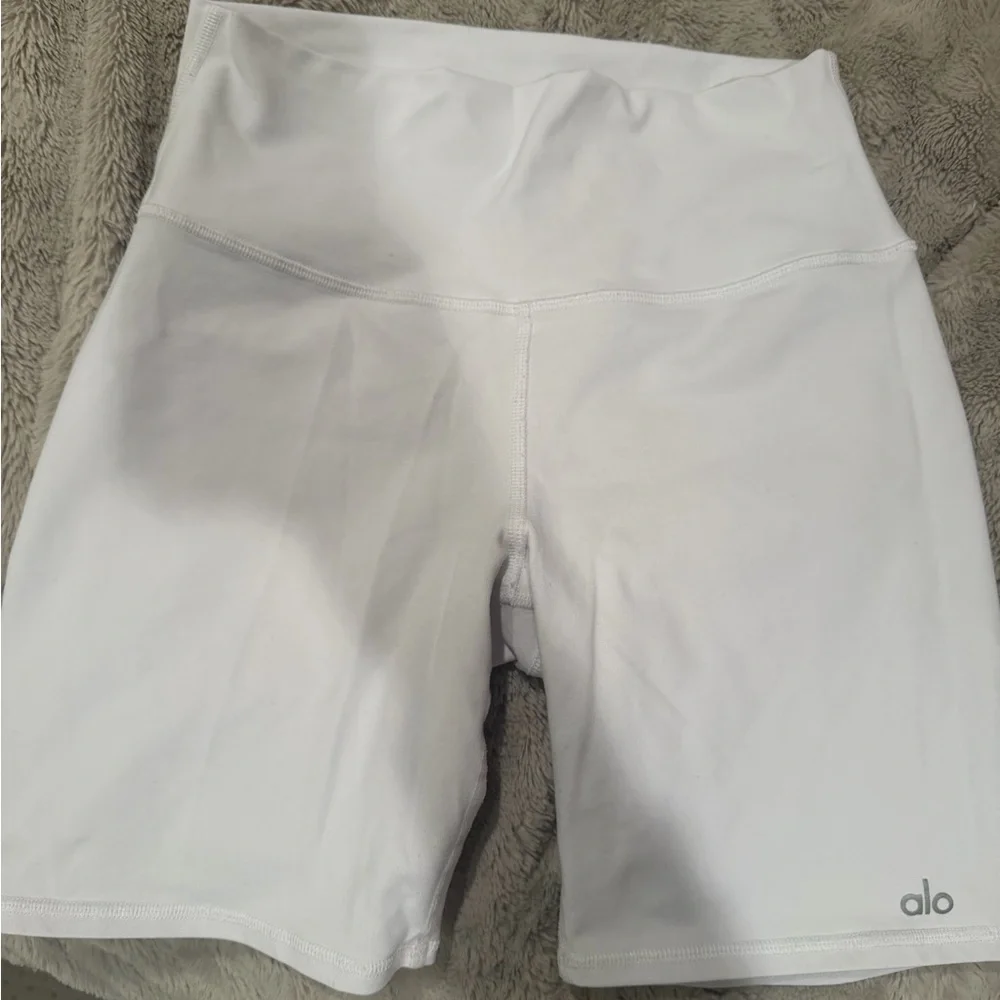 Alo Women’s High-Rise White Bike Shorts - Picture 4 of 4